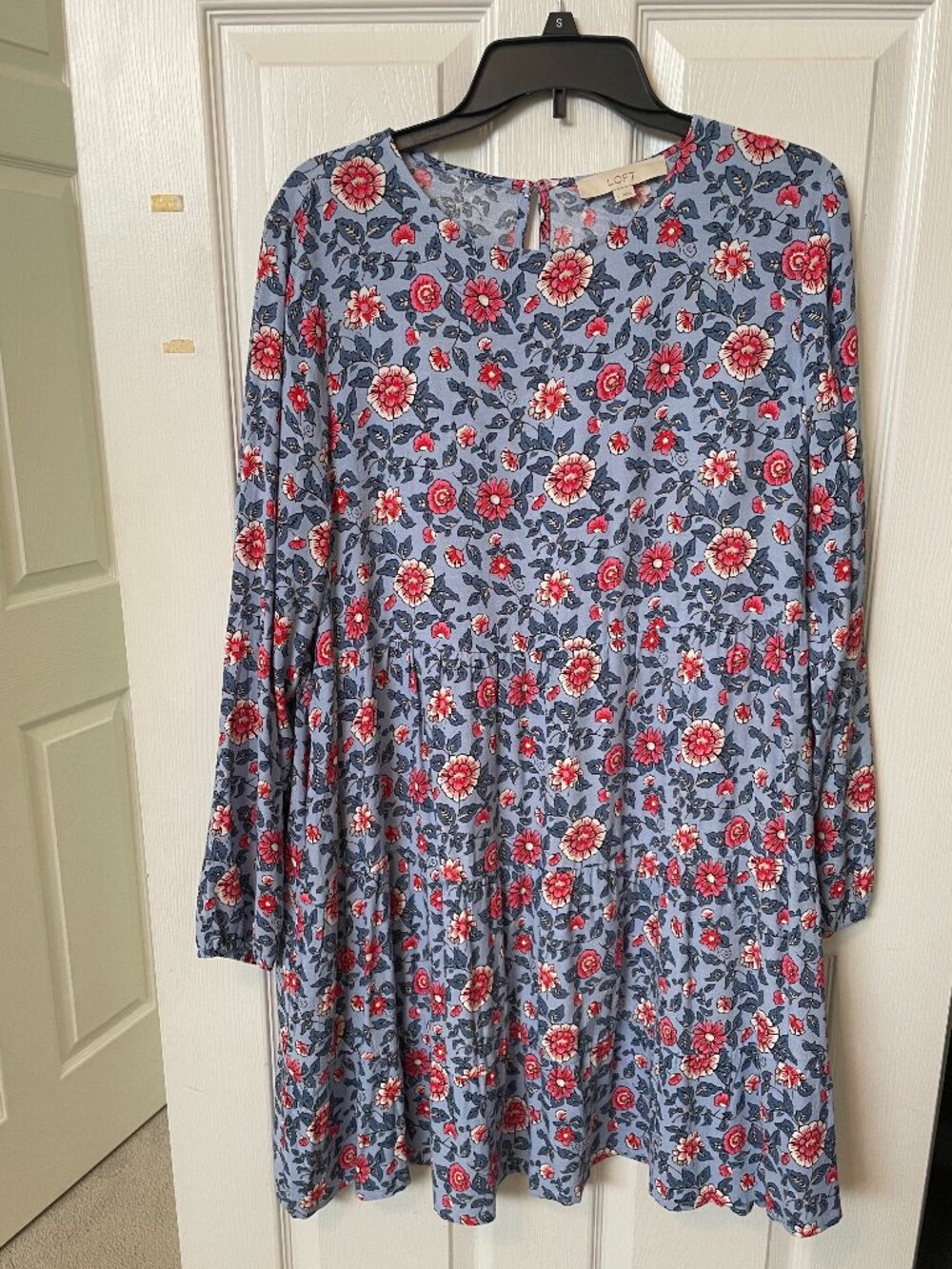 Loft Women's Floral Dress With Tiers and Pockets Size Large Long sleeve